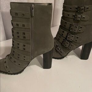 Stylish Women's Buckle Ankle Boots - Gray